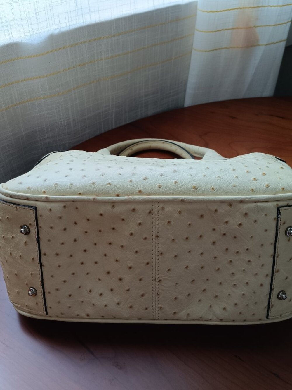EUC Dooney & Bourke Small Buttercream Yellow Ostrich Satchel - Picture 5 of 16